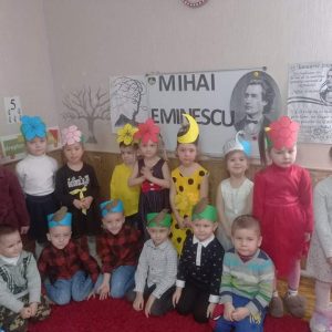 Picii grupei medii au desfășurat o activitate în memoria marelui poet Mihai Eminescu