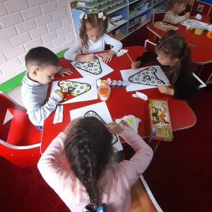 Copii grupei mari ,,Îngerașii,, au pășit cu pași încrezători în minunata lume a literelor