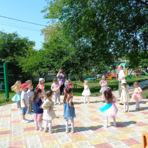 Ziua Copilului cu genericul „Strada copilăriei” în grupa medie