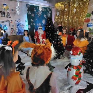 Activitate extracurriculară „Lângă brad ne adunăm și pe Moș îl așteptăm”